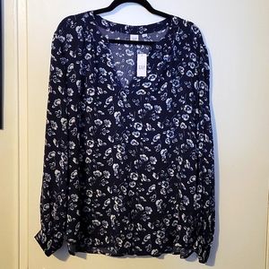 Nice, fancy print V-neck blouse